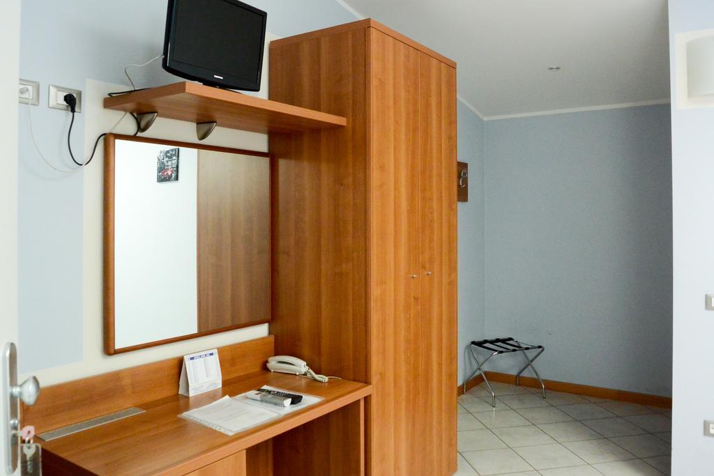 Albergo Meuble Abatjour Mântua Exterior foto