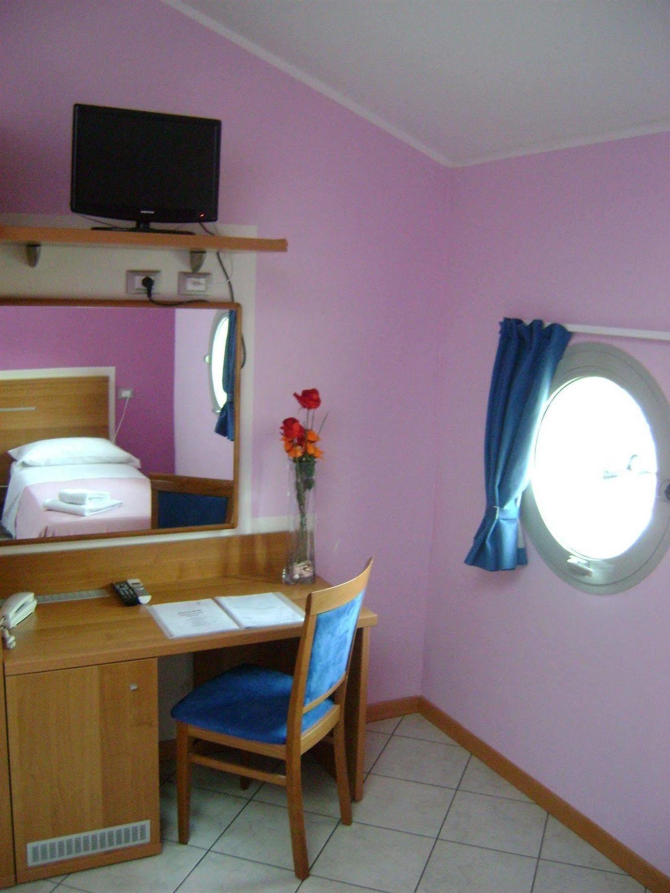 Albergo Meuble Abatjour Mântua Exterior foto